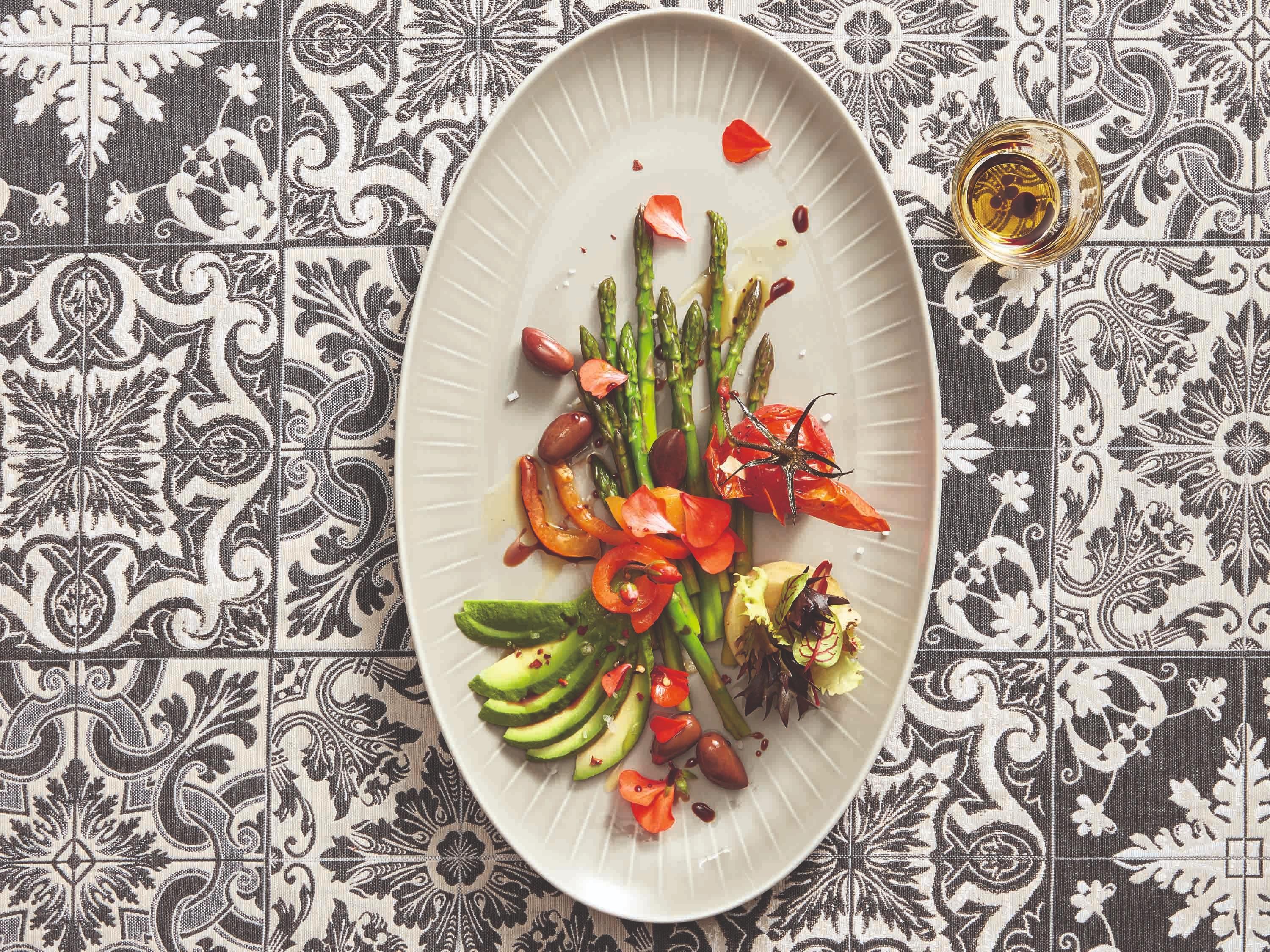 Moevenpick Hotel Istanbul Asia Airport Luaran gambar A plate of asparagus and artichoke