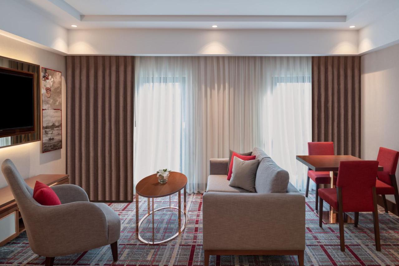 Moevenpick Hotel Istanbul Asia Airport Luaran gambar A suite at the hotel