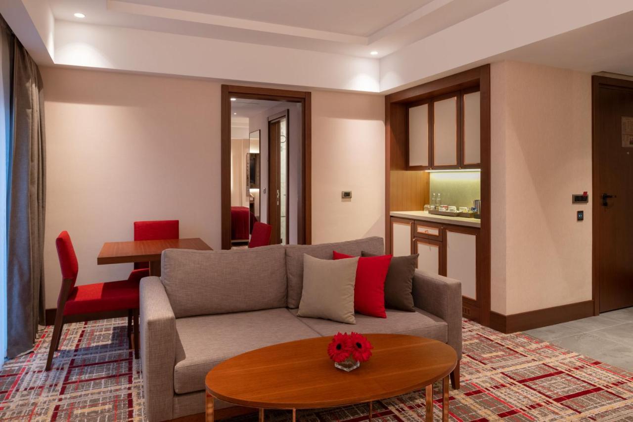 Moevenpick Hotel Istanbul Asia Airport Luaran gambar A suite at the hotel