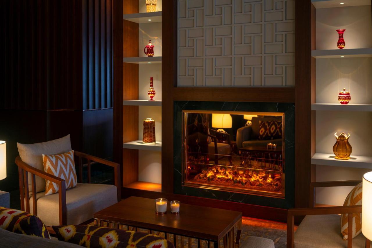 Moevenpick Hotel Istanbul Asia Airport Luaran gambar The fireplace at the lobby