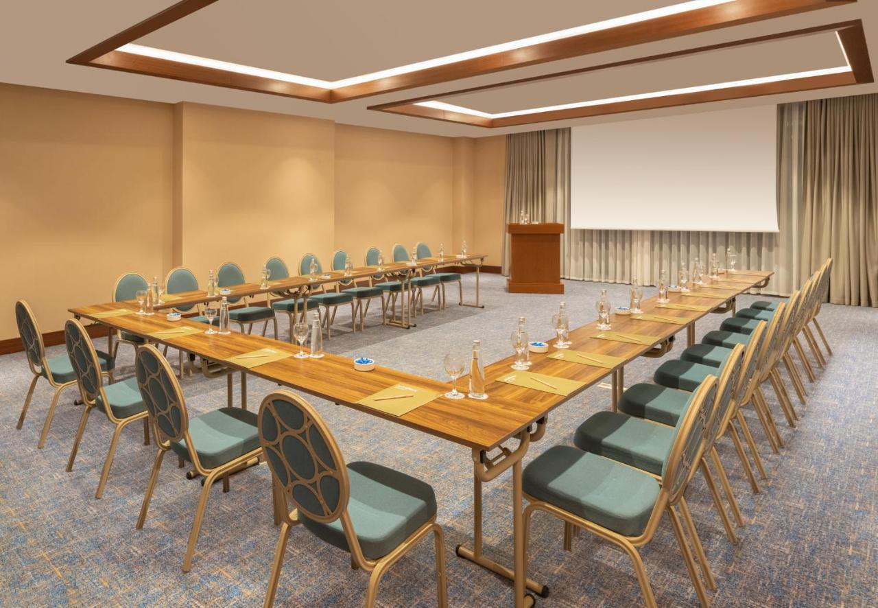 Moevenpick Hotel Istanbul Asia Airport Luaran gambar U-shaped table layout