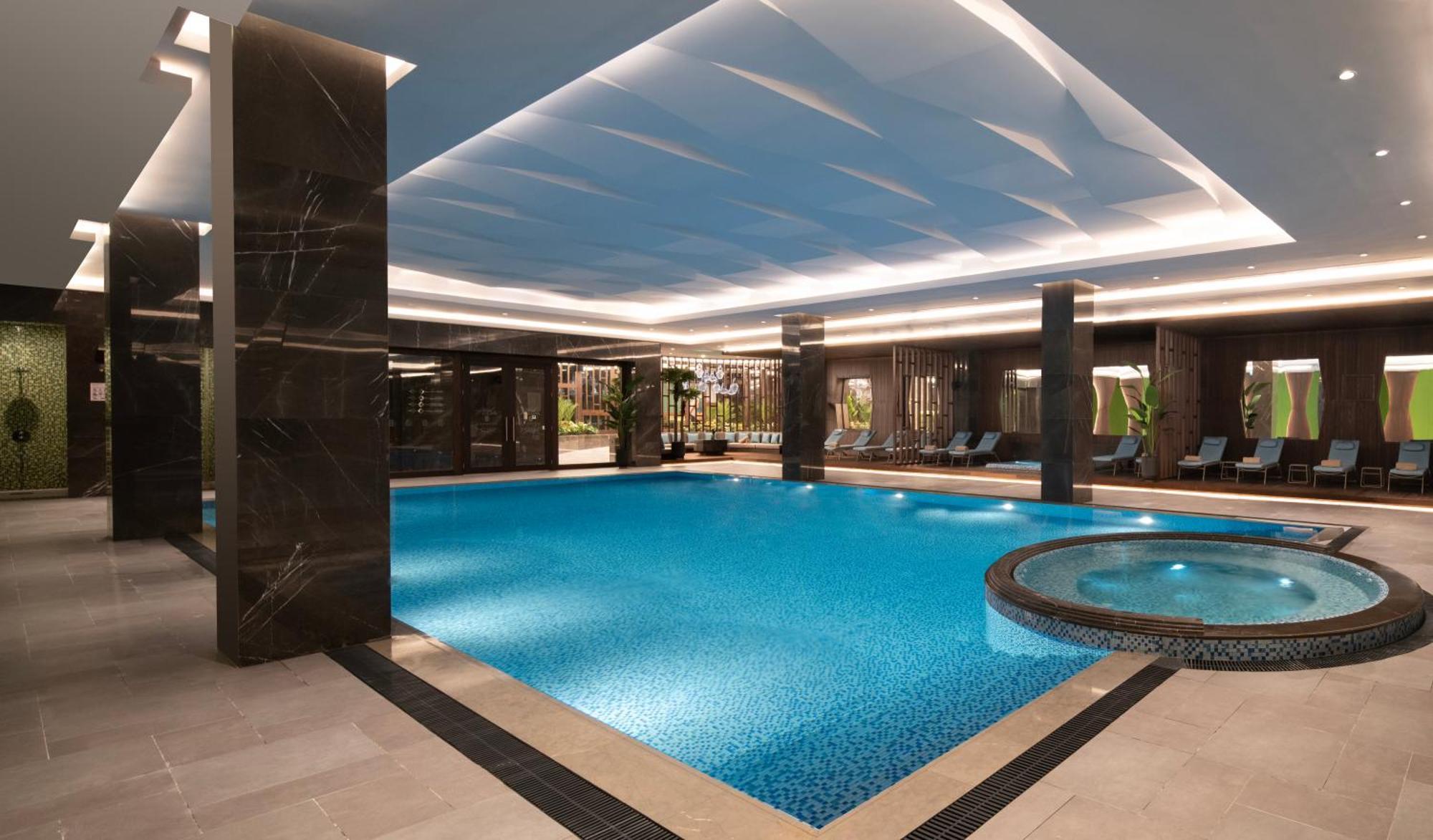 Moevenpick Hotel Istanbul Asia Airport Luaran gambar The swimming pool at the hotel