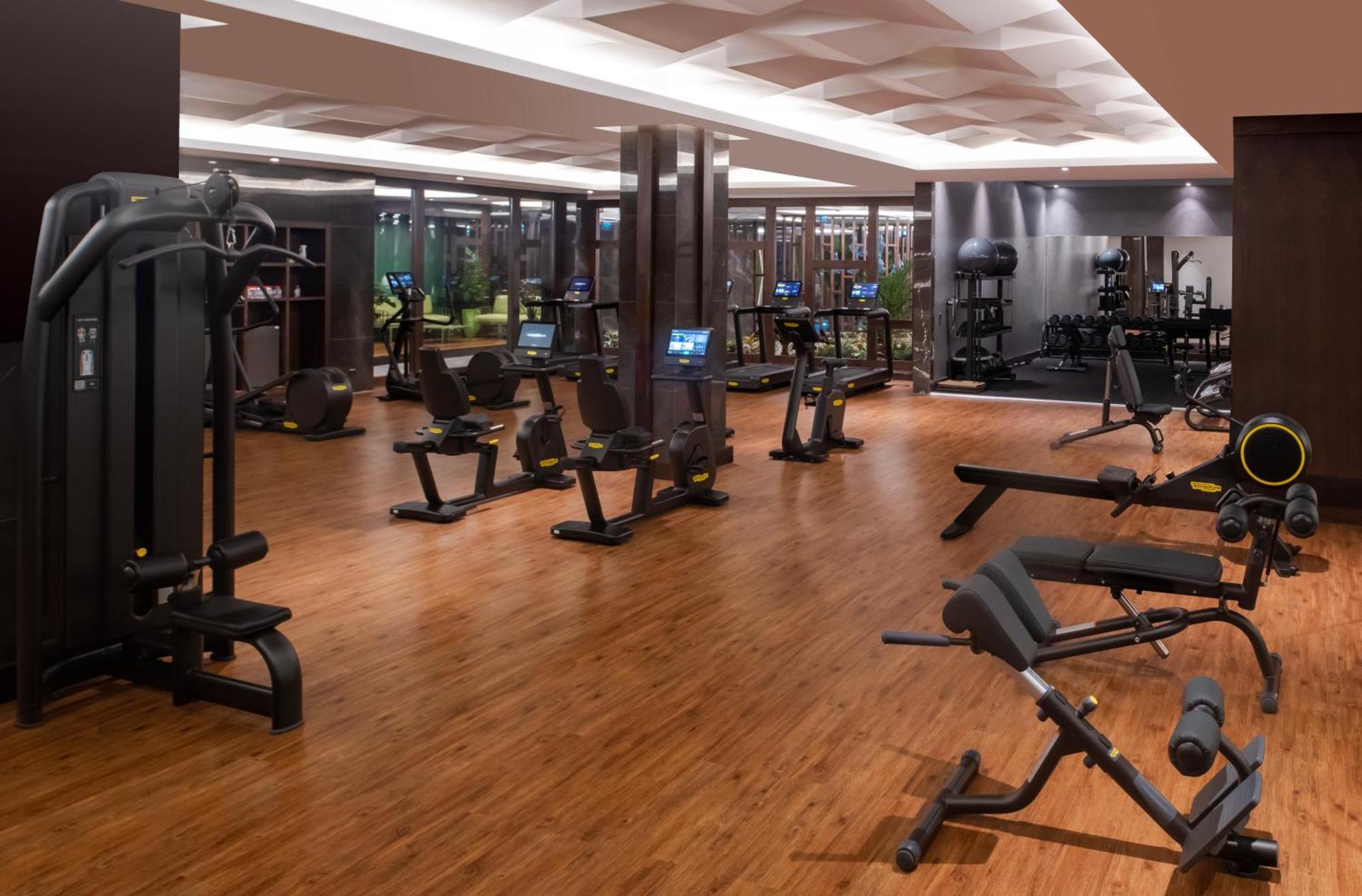 Moevenpick Hotel Istanbul Asia Airport Luaran gambar The gym at the hotel