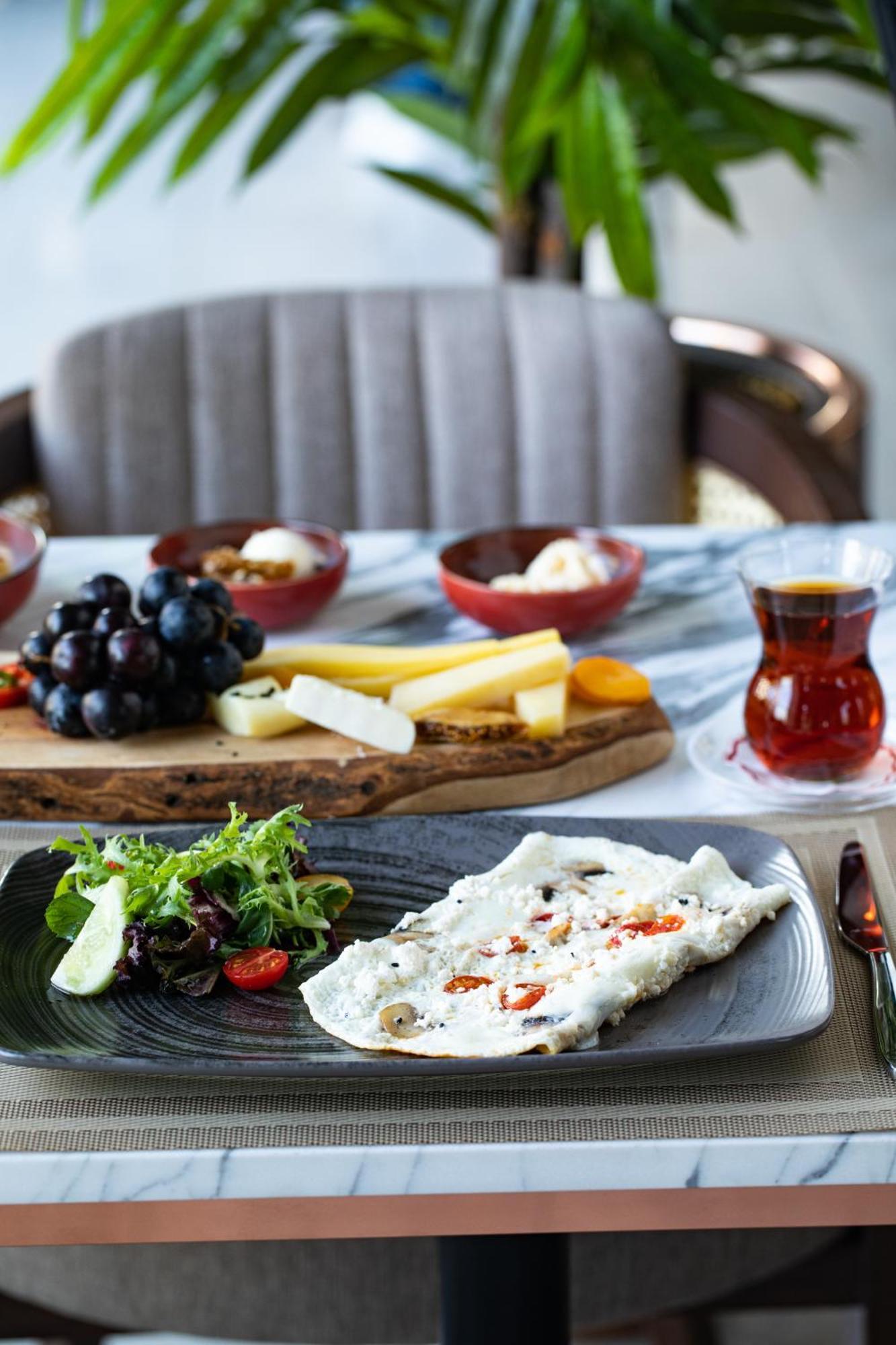 Moevenpick Hotel Istanbul Asia Airport Luaran gambar Turkish breakfast